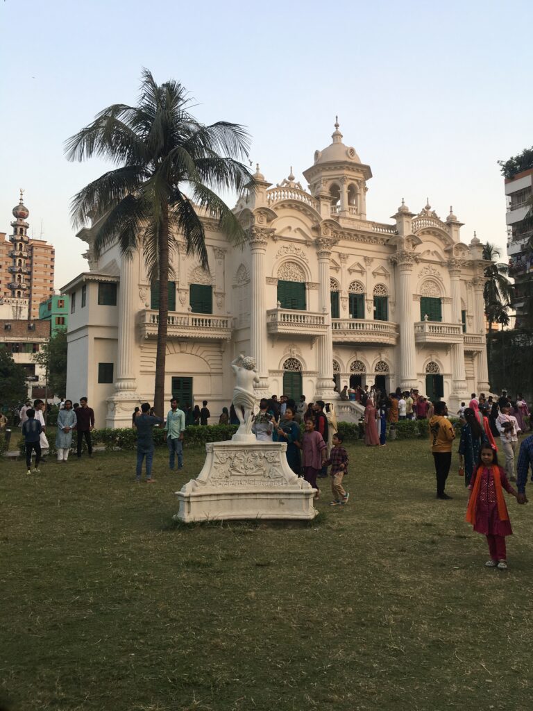 রোজ গার্ডেন প্যালেস (Rose Garden Palace) রোজ গার্ডেন প্যালেস (Rose Garden Palace)